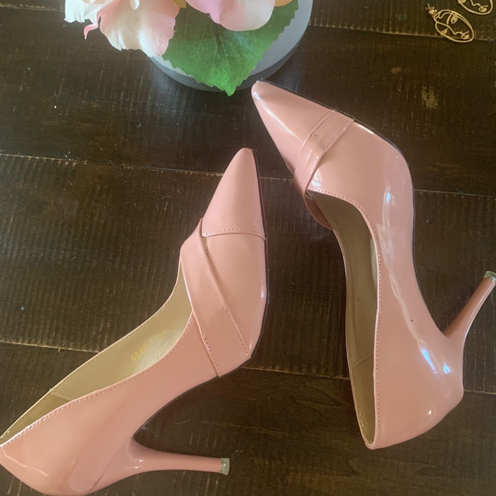 NWT Pink high heels with red bottoms